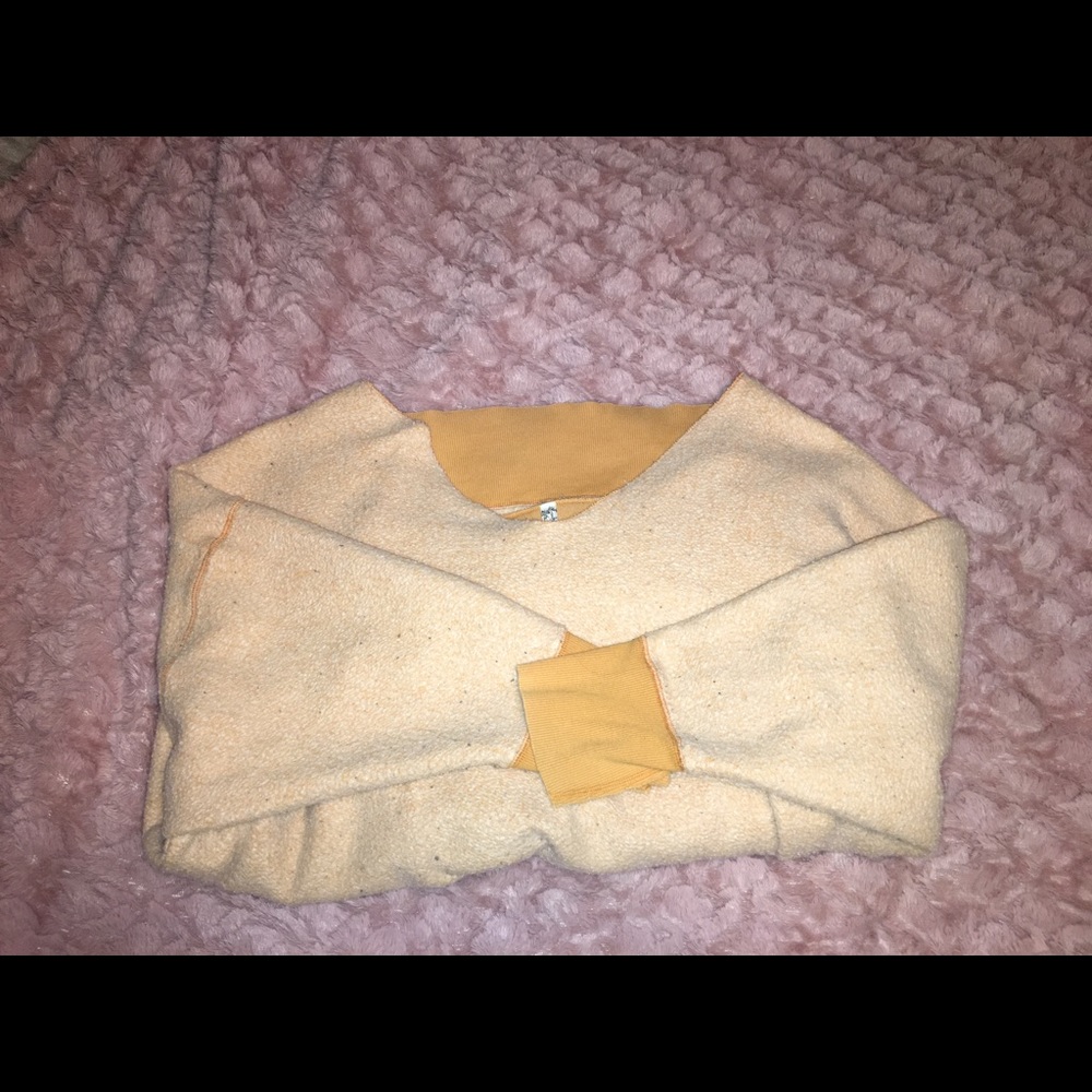 Light orange/yellow oversized sweater